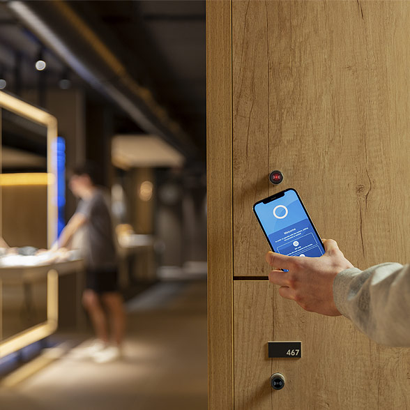 Smartphone via NFC/App